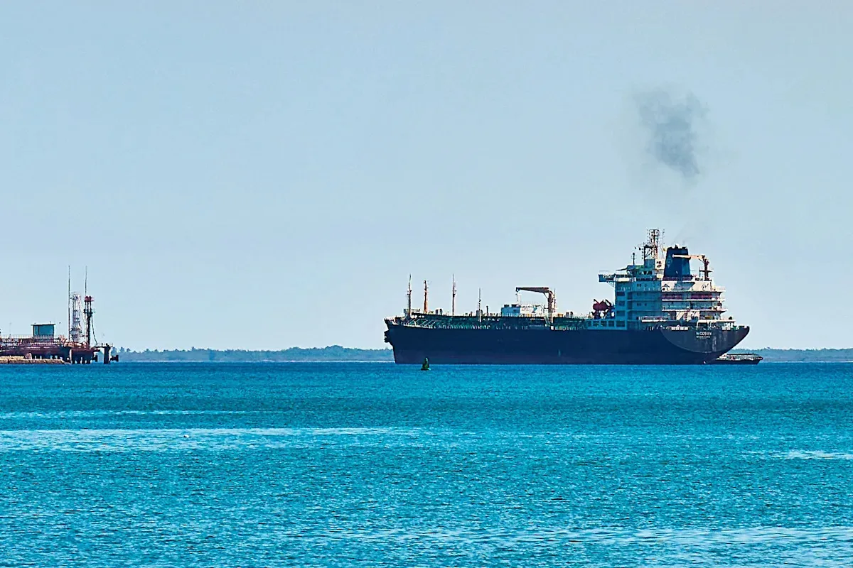 Ein Tanker durchbricht die Blockade: Nicos I.V. in Matanzas, Kuba